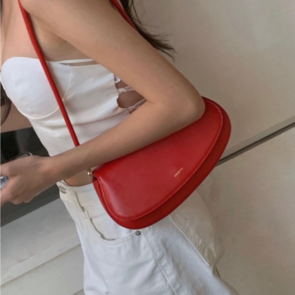 Stand Oil - Clam Shaped Shoulder Bag in Tomato Colour with Glossy Finish